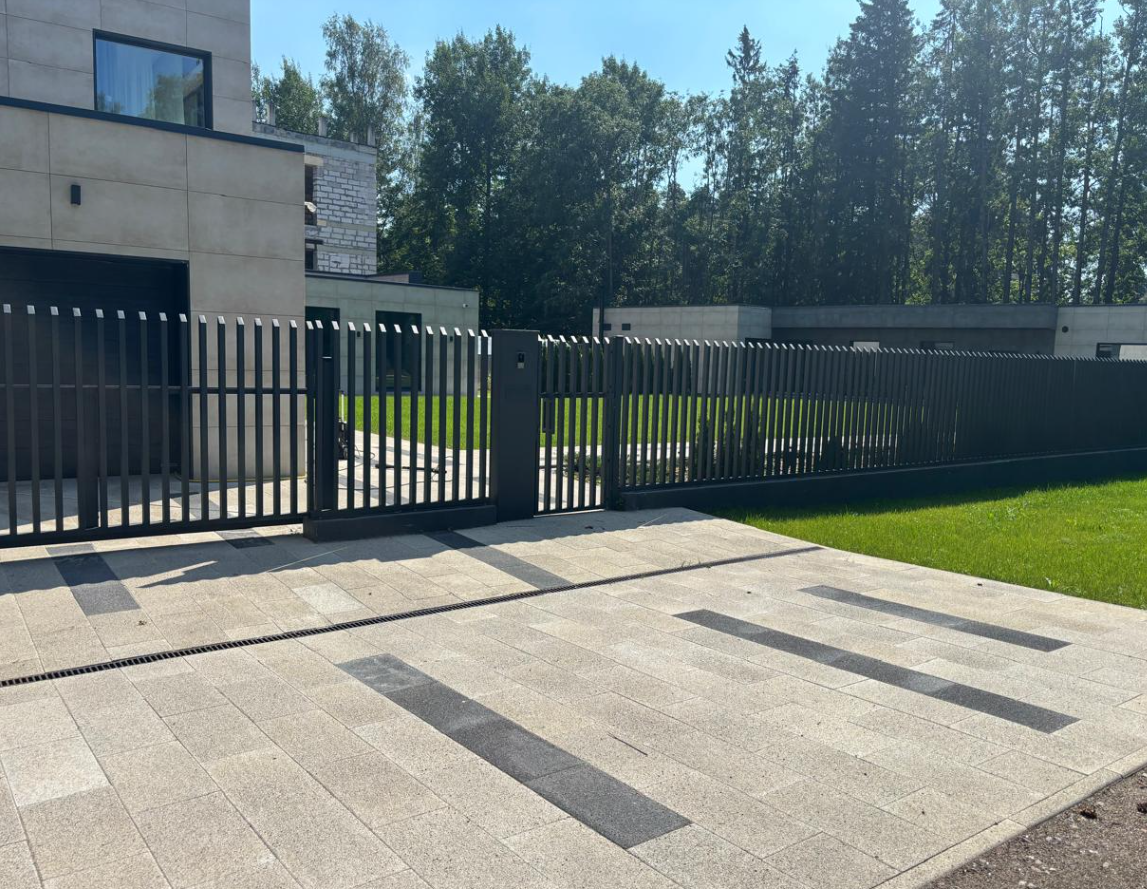 Ограждение из сварных секций «Расческа» с бутованием